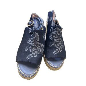 Taryn Rose Winda  women’s blue denim floral wedge size 10B SKU 3036
